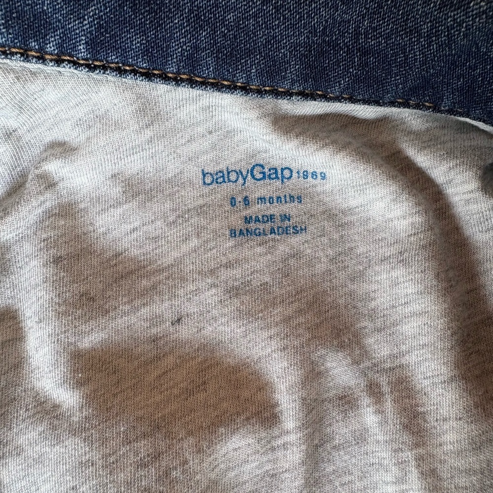 Baby Gap Denim jean jacket 0-6 months, excellent condition - Picture 2 of 3